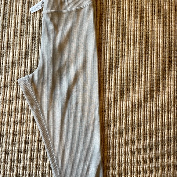 ALO yoga ribbed leggings - Picture 3 of 5